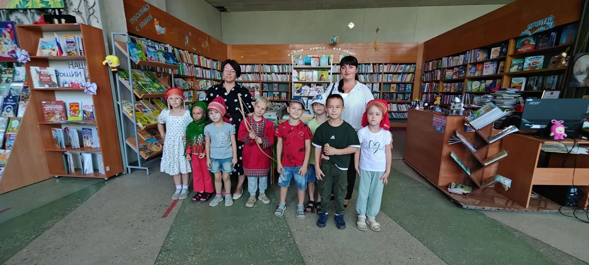 Сегодня наша группа «Подсолнушки» посетила библиотеку. Дети посмотрели сказку «Золушка»...