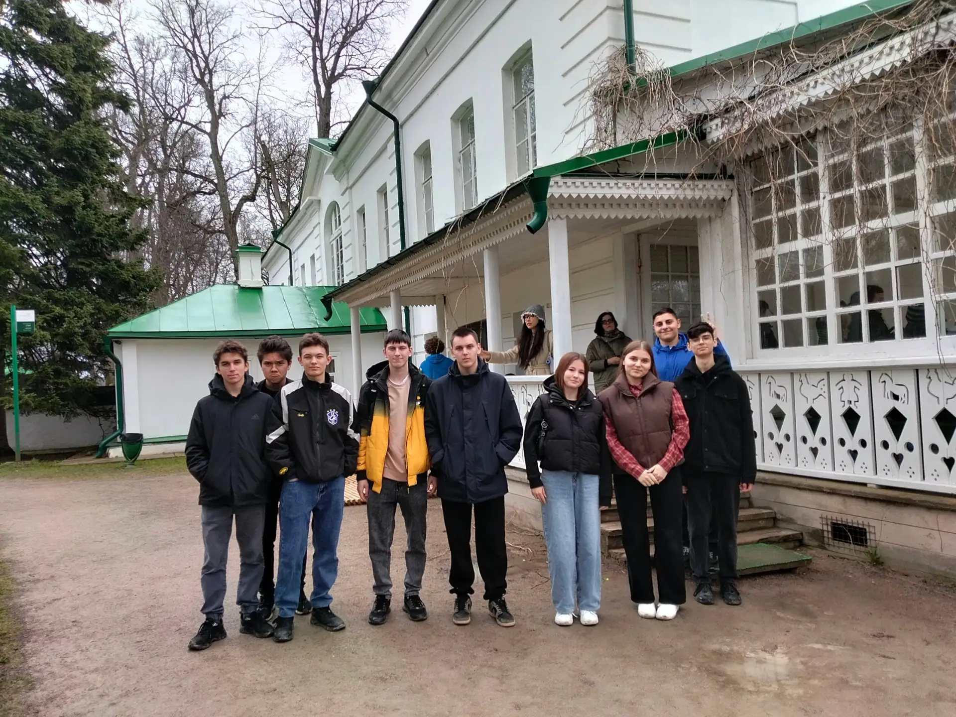 📚 Наши первокурсники прикоснулись к истории в музее-усадьбе "Ясная Поляна".  26 апреля студенты-перв