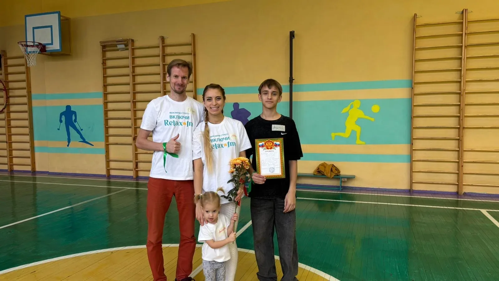в семейном клубе нашей школы "Осознанный родитель" прошёл весёлый семейный  спортивный праздник.  "В