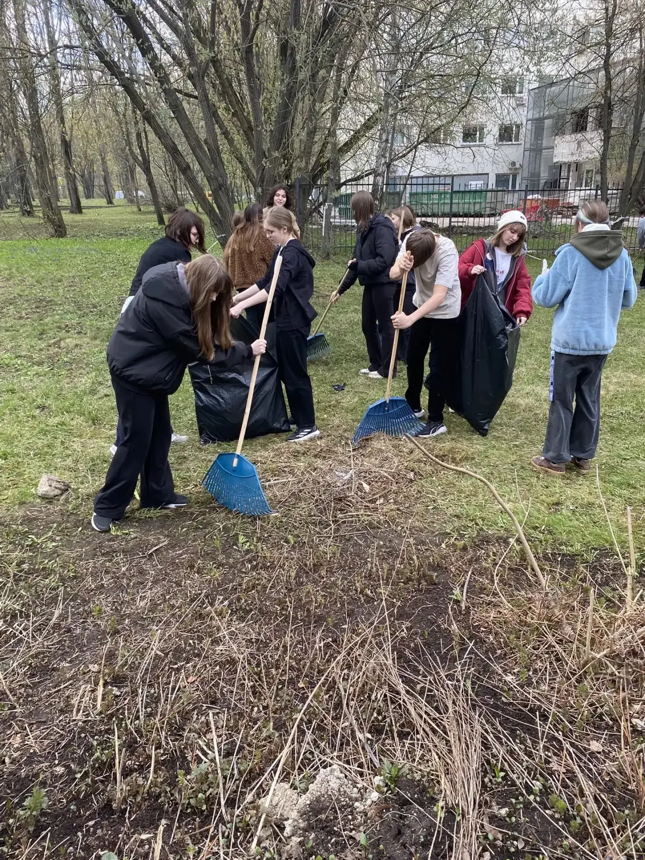 🌿 Весенний субботник в основном корпусе: вместе делаем школу чище  На этой неделе в основном корпусе