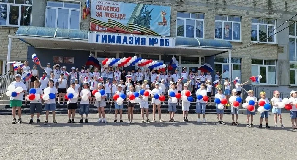 Флешмоб «Моя Россия!»В преддверии Дня России наш лагерь зажёг по-настоящему патриотично и ярко! Моя 