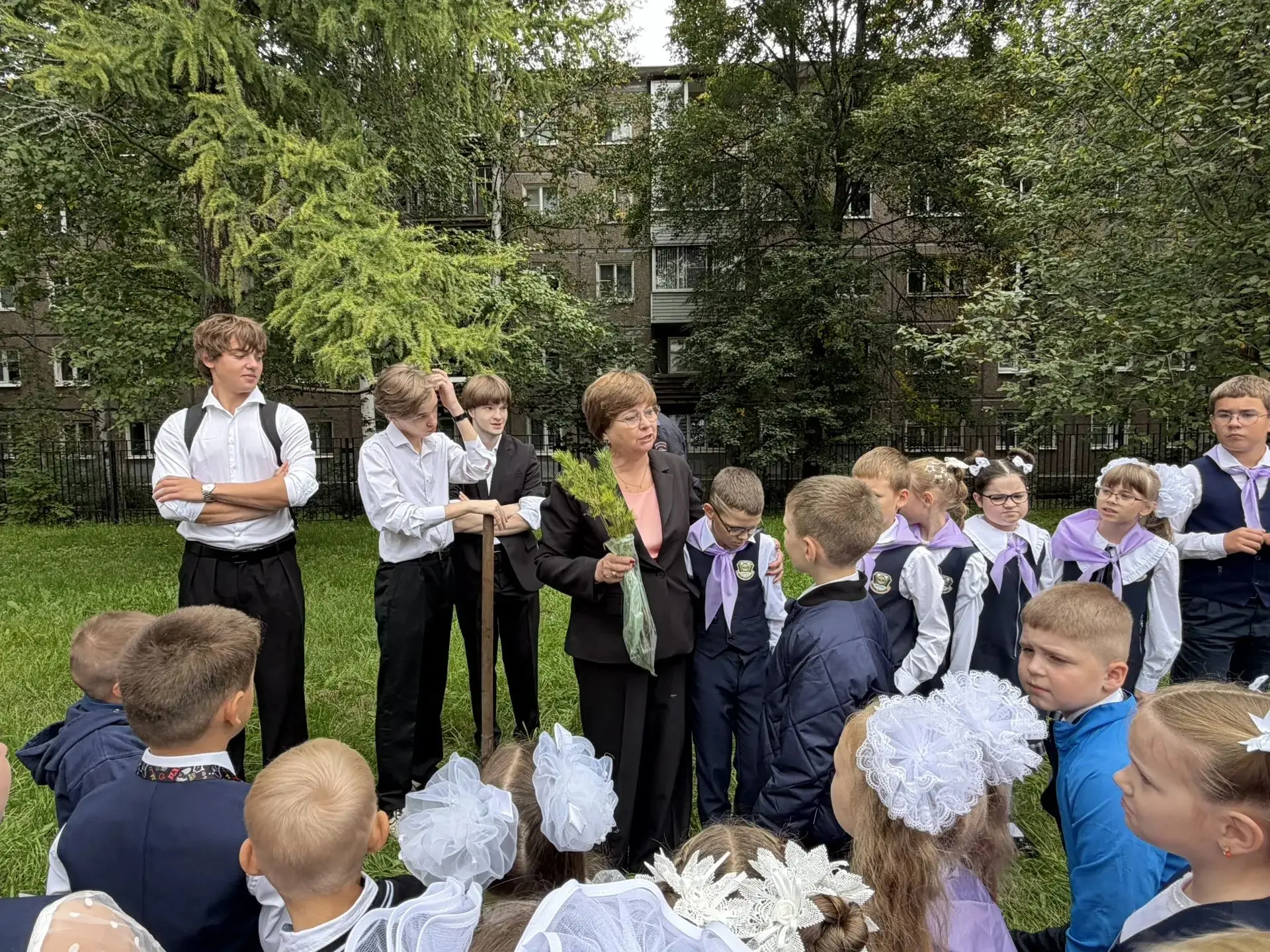 💫Сегодня в нашей школе прошла акция "Первоклассное дерево"🌲