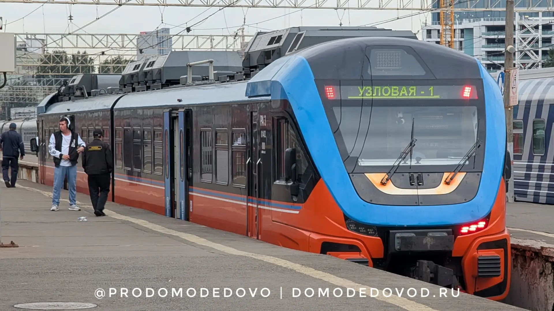 Неожиданный гость на Павелецком вокзале - рельсовый автобус РА-3.