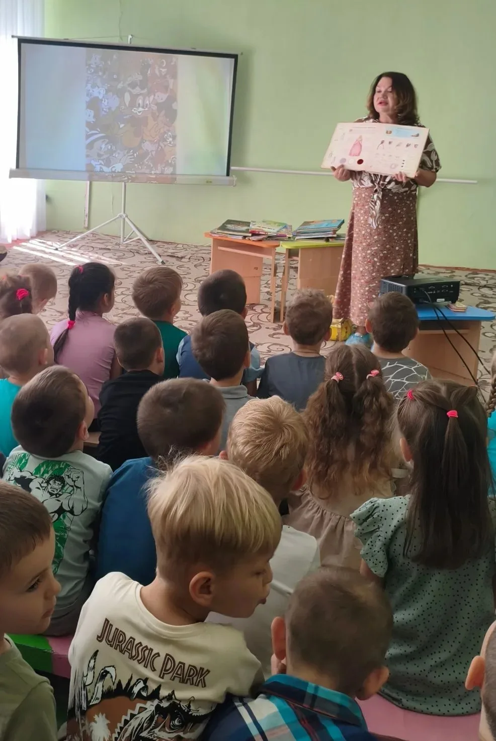Сегодня, 11 июня , в рамках договора о взаимном сотрудничестве, ГБУК ЛНР "Луганская библиотека для д