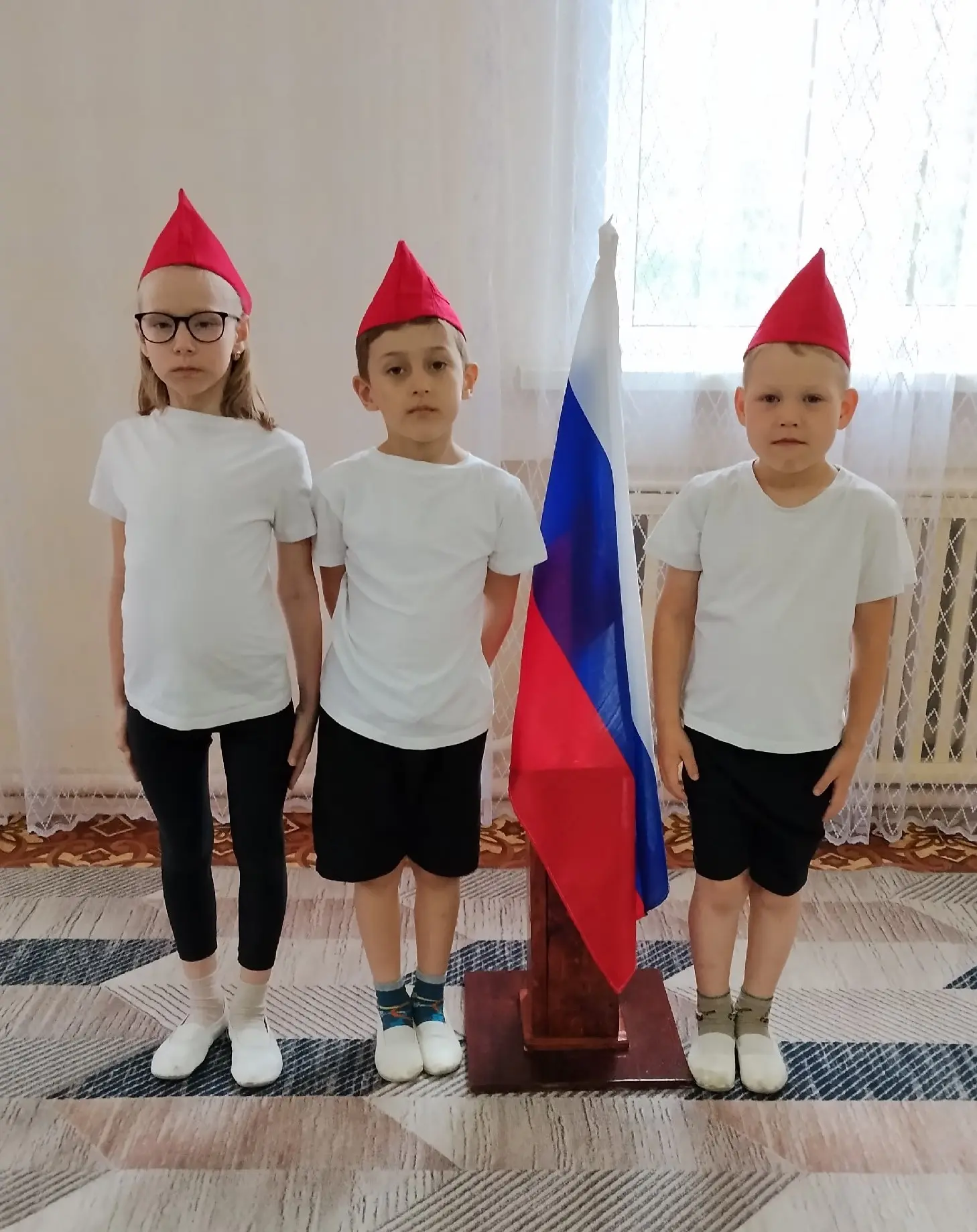 🇷🇺Торжественная церемония выноса флага Российской Федерации и исполнения гимна РФ.