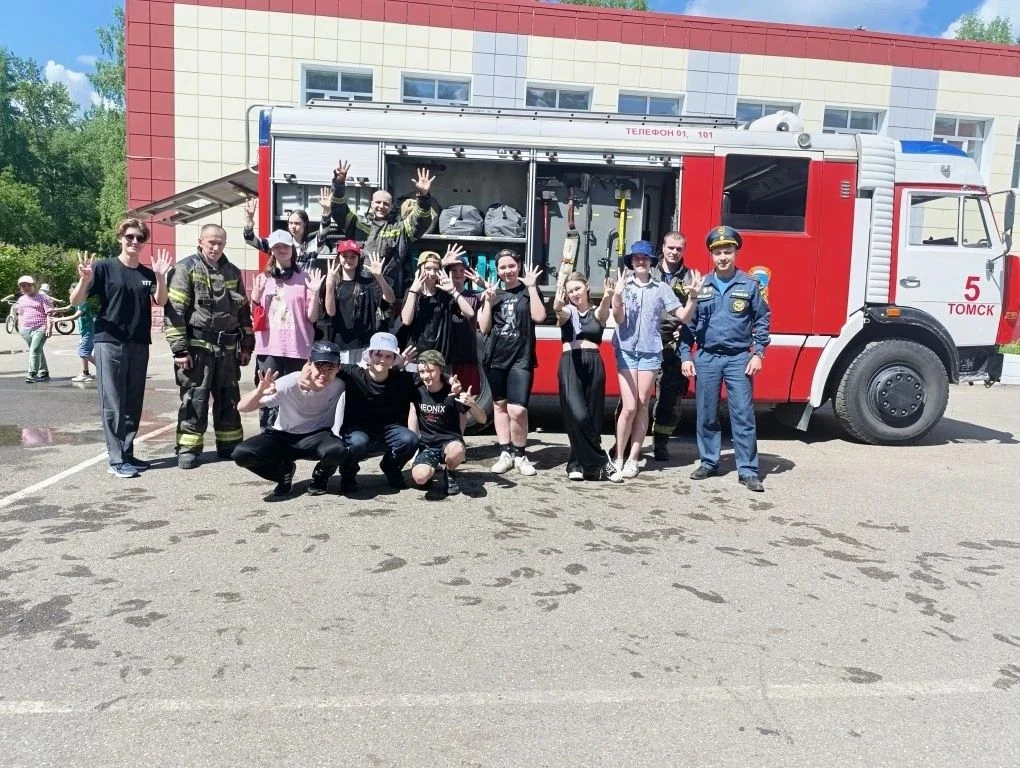 Лето — время не только для отдыха, но и для полезных встреч. В трудовом лагере «Искра» очередной ден