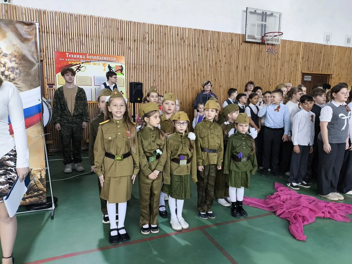 🇷🇺 27 февраля в нашей школе прошло знаковое событие — торжественное закрытие месяца оборонно-массово