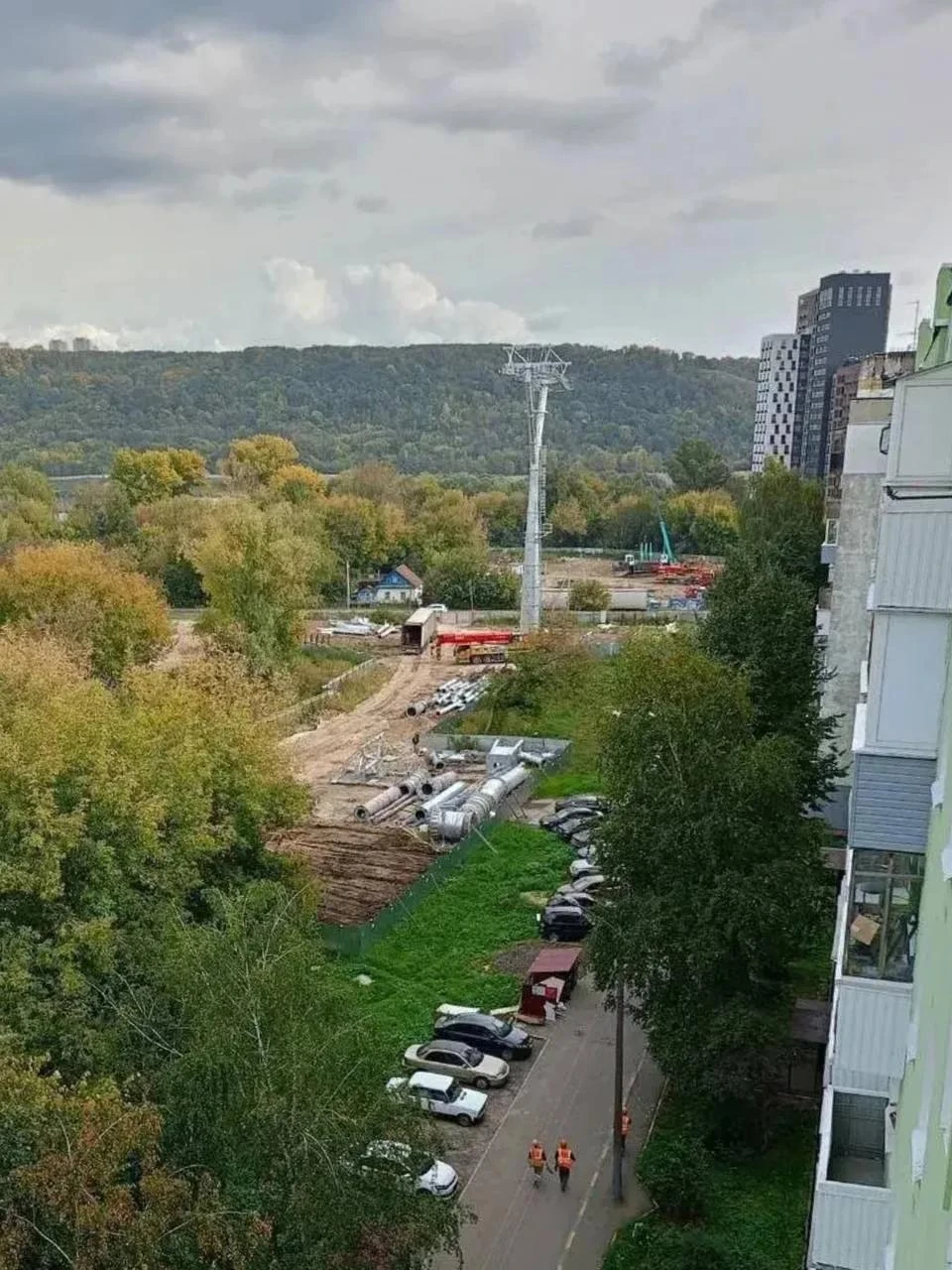 🚠 На улице Баумана установили вторую опору новой канатной дороги — ближайшую к станции...