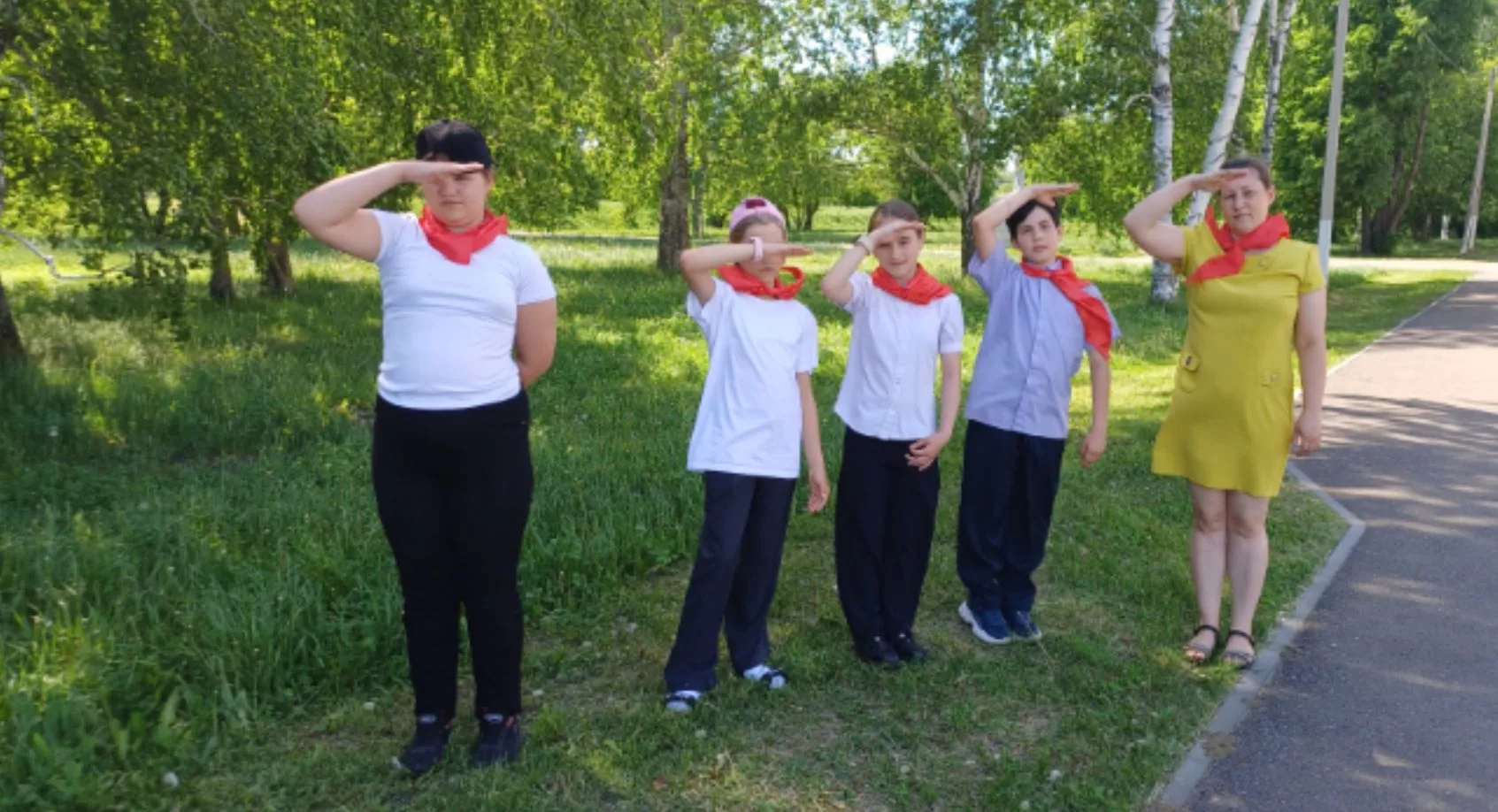 Советские школьники каждый год в мае отмечали День Всесоюзной пионерской организации им...