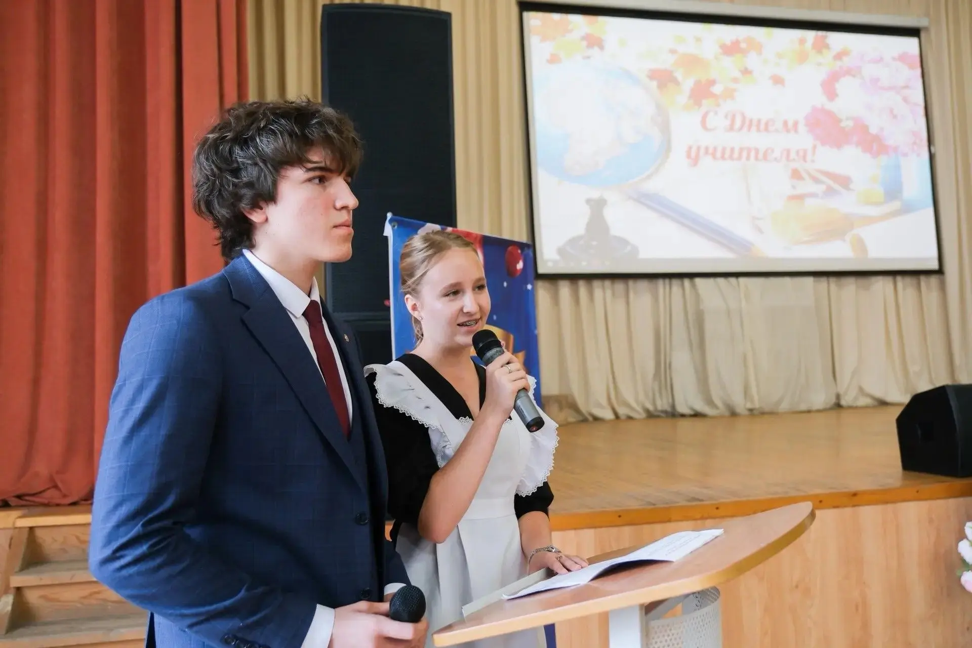 Заместитель председателя Городской Думы Лилия Иванова поздравила коллектив подшефной школы