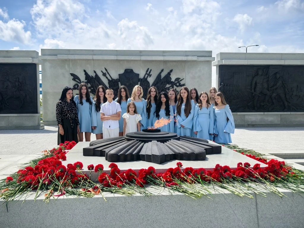 17 мая ансамбль «Камертон» (рук. Е.В. Ничепуренко), объединение "Юнармейская эскадрилья" и "Моделиро