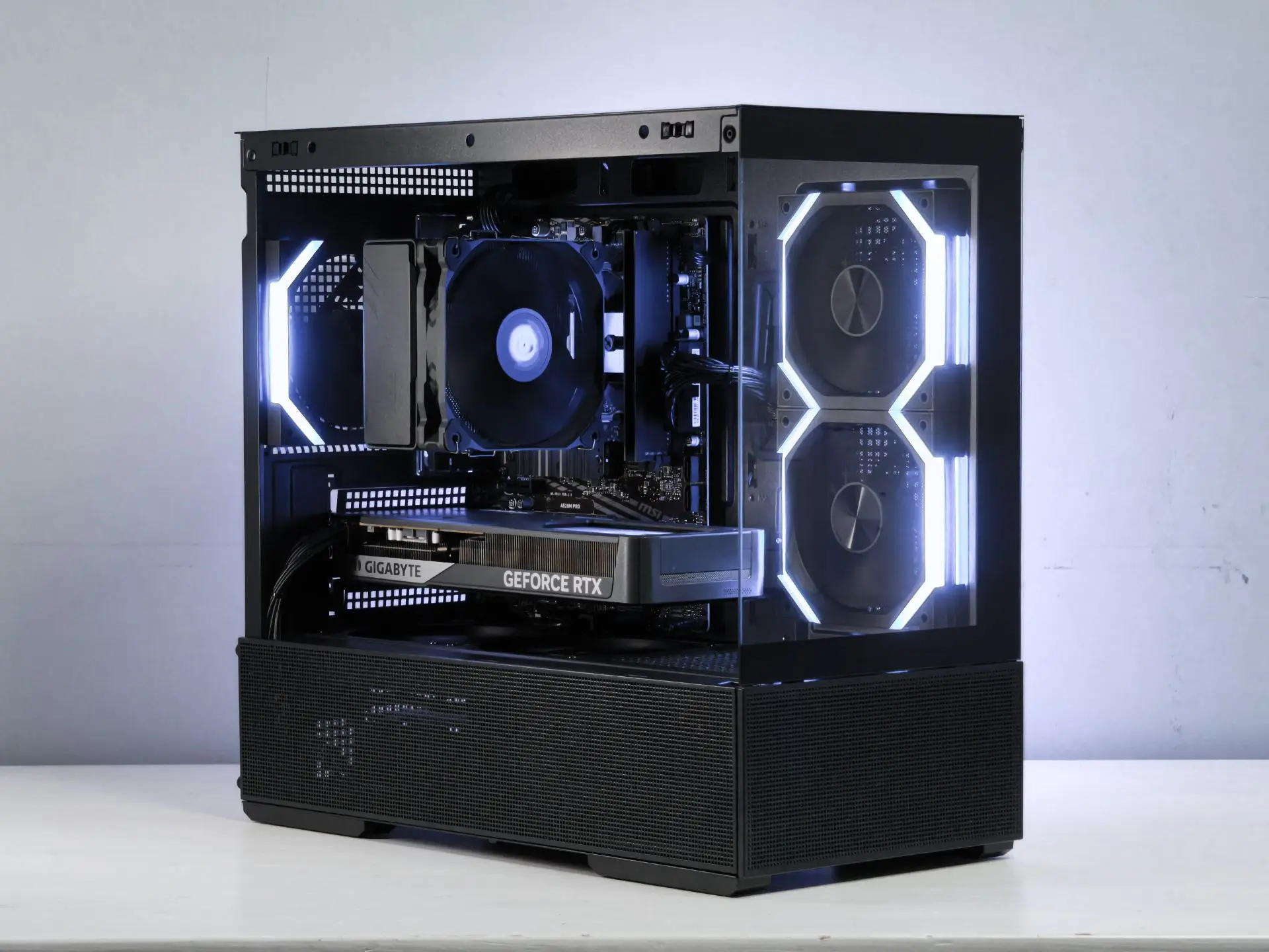 🎮Игровой комп Ryzen 5 9600X и RTX 5060 в 1stplayer CV6 Black

Комплектация:

- Процессор AMD Ryzen 