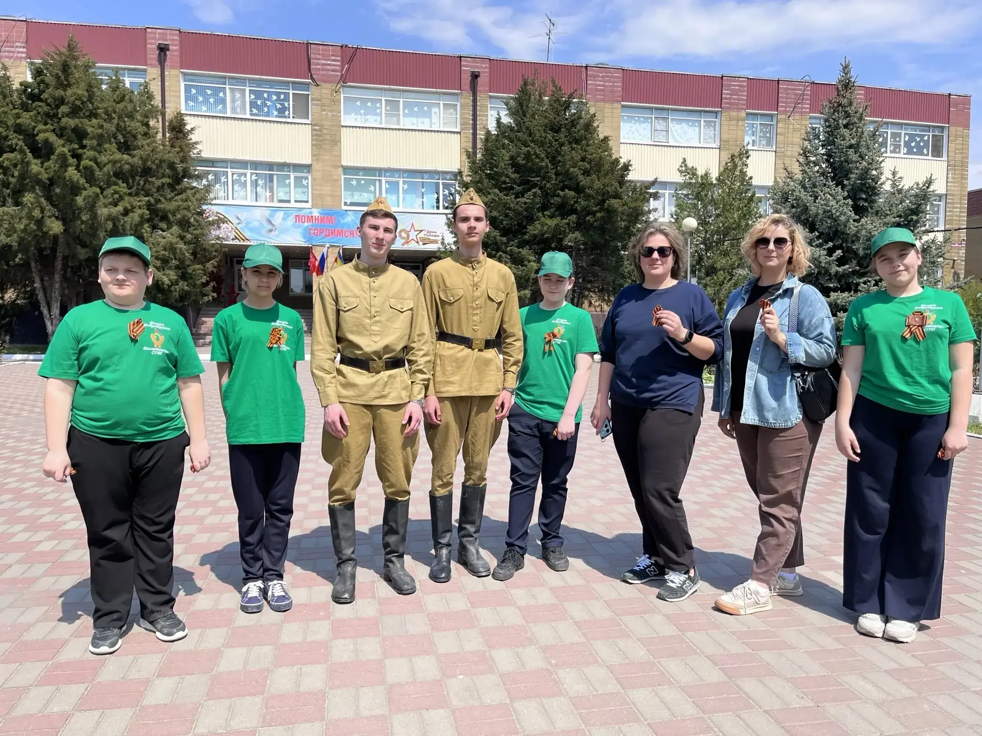 В Рассветовской школе прошла всероссийская акция «Георгиевская ленточка».🎗  В предпраздничный день р