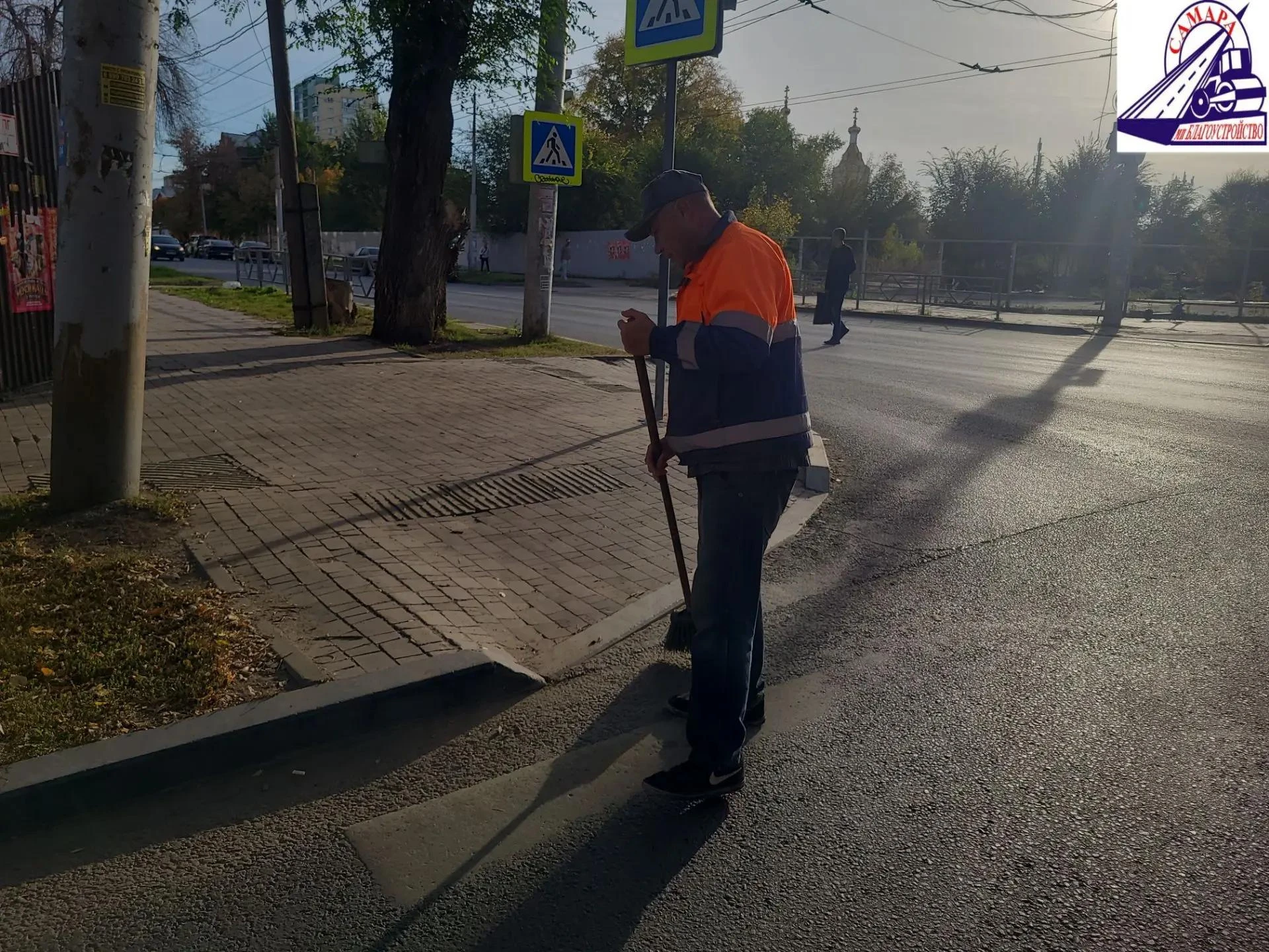 🧹Подрядные организации продолжают работать по улично-дорожной сети