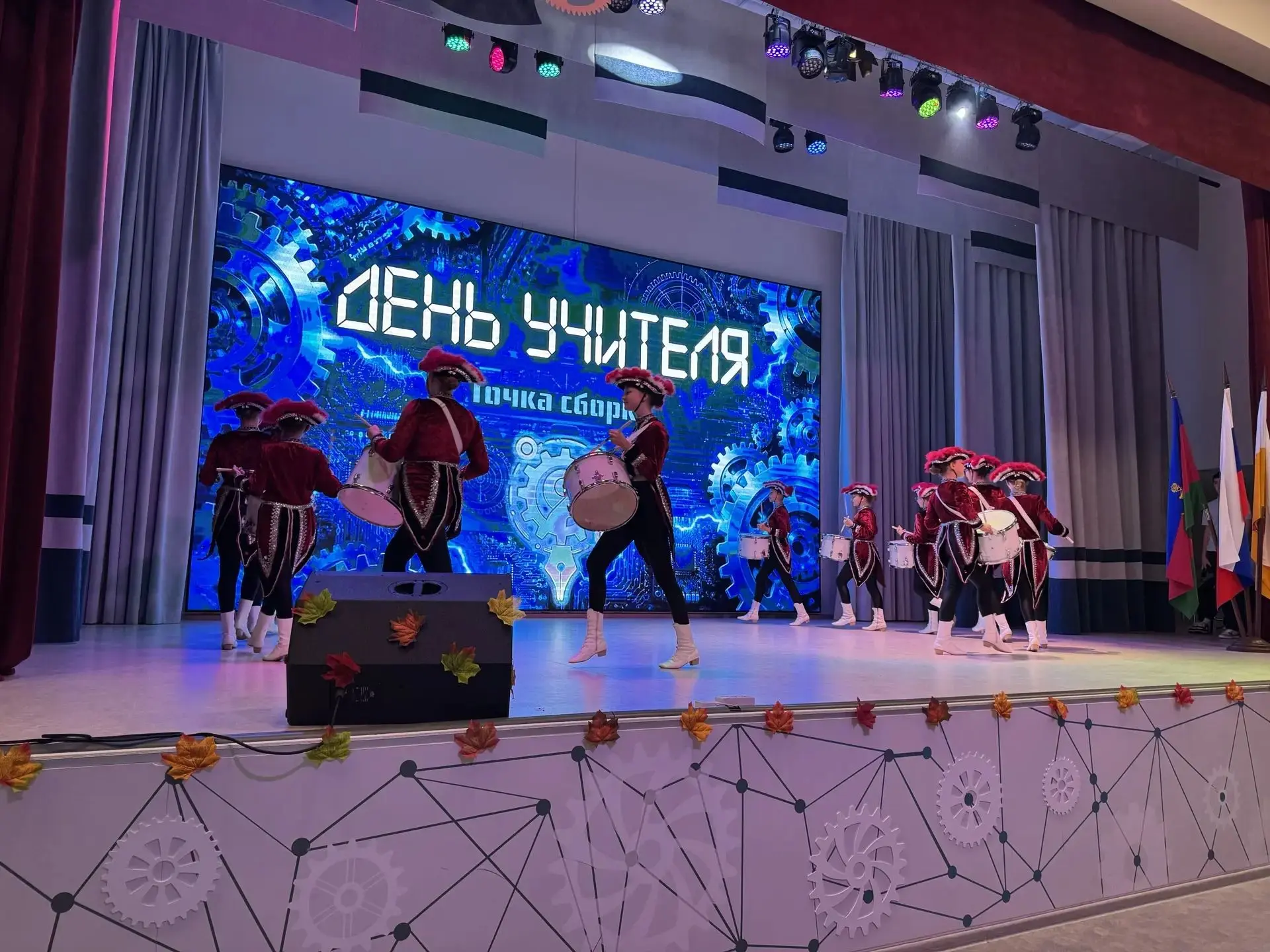 Наш школьный механизм работает на полную мощность!