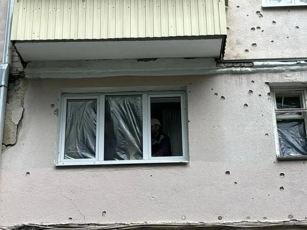 Специалисты управ районов вместе с ГорДЕЗом и управляющими компаниями начали демонтаж п...