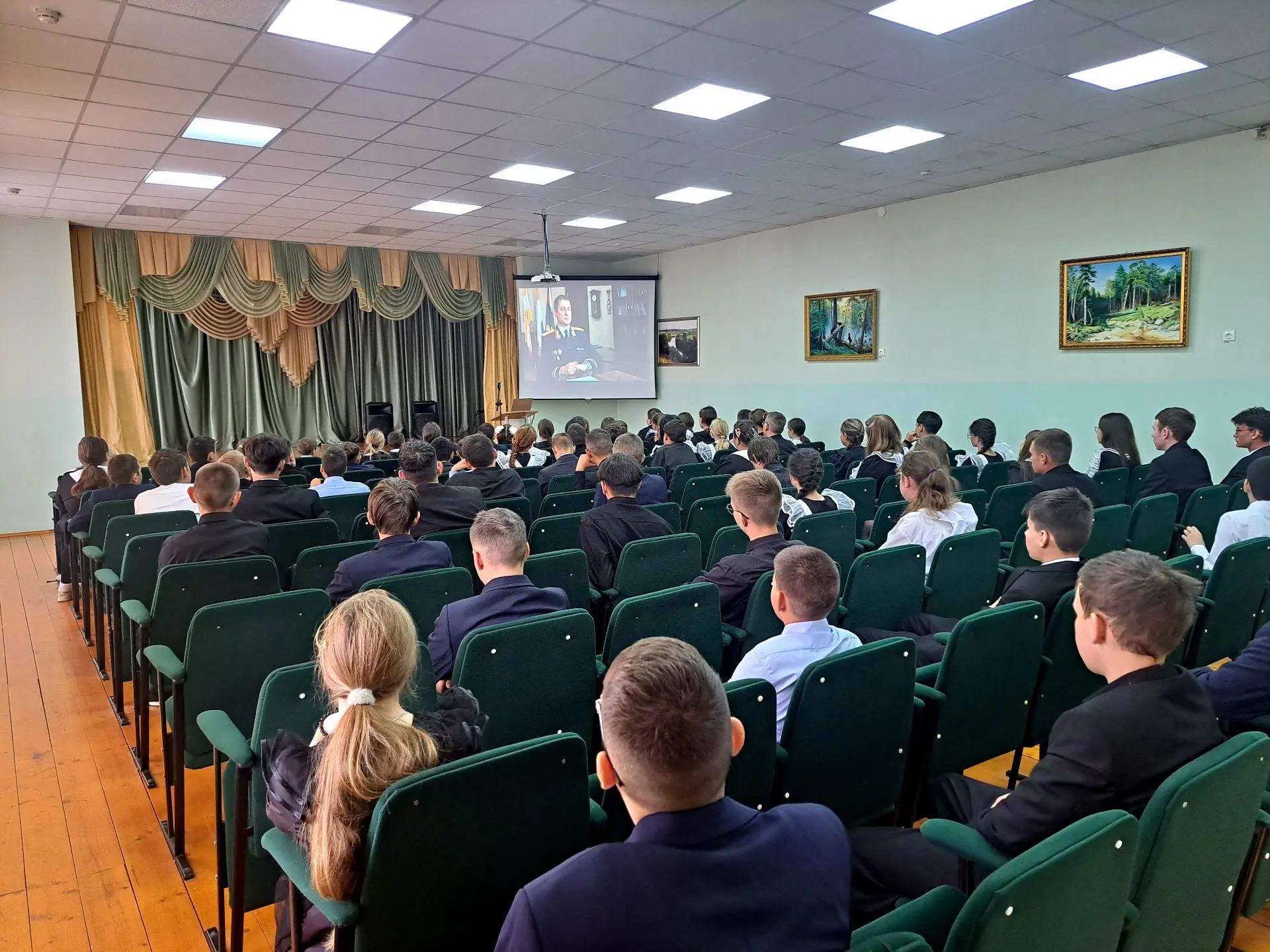 🇷🇺3 сентября в стенах нашей школы прошло памятное мероприятие, посвящённая Дню солида...