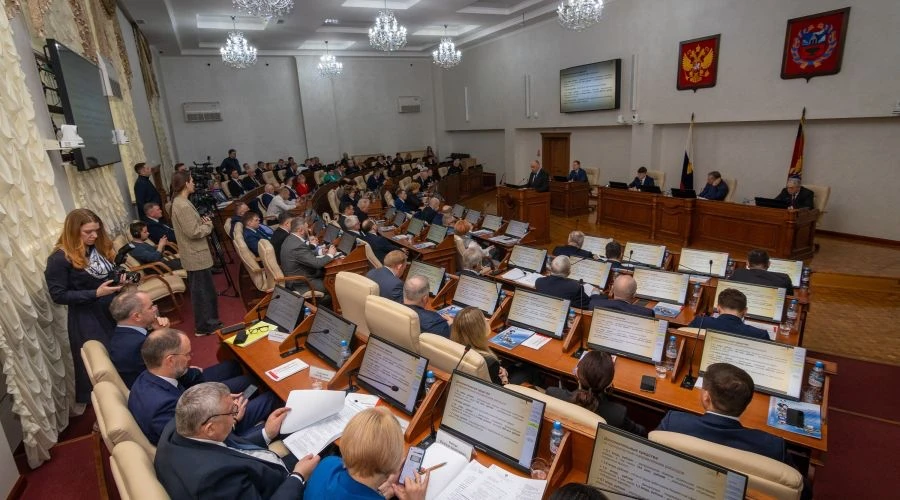 В список зарегистрированных депутатов Алтайского Заксобрания девятого созыва, избранных...