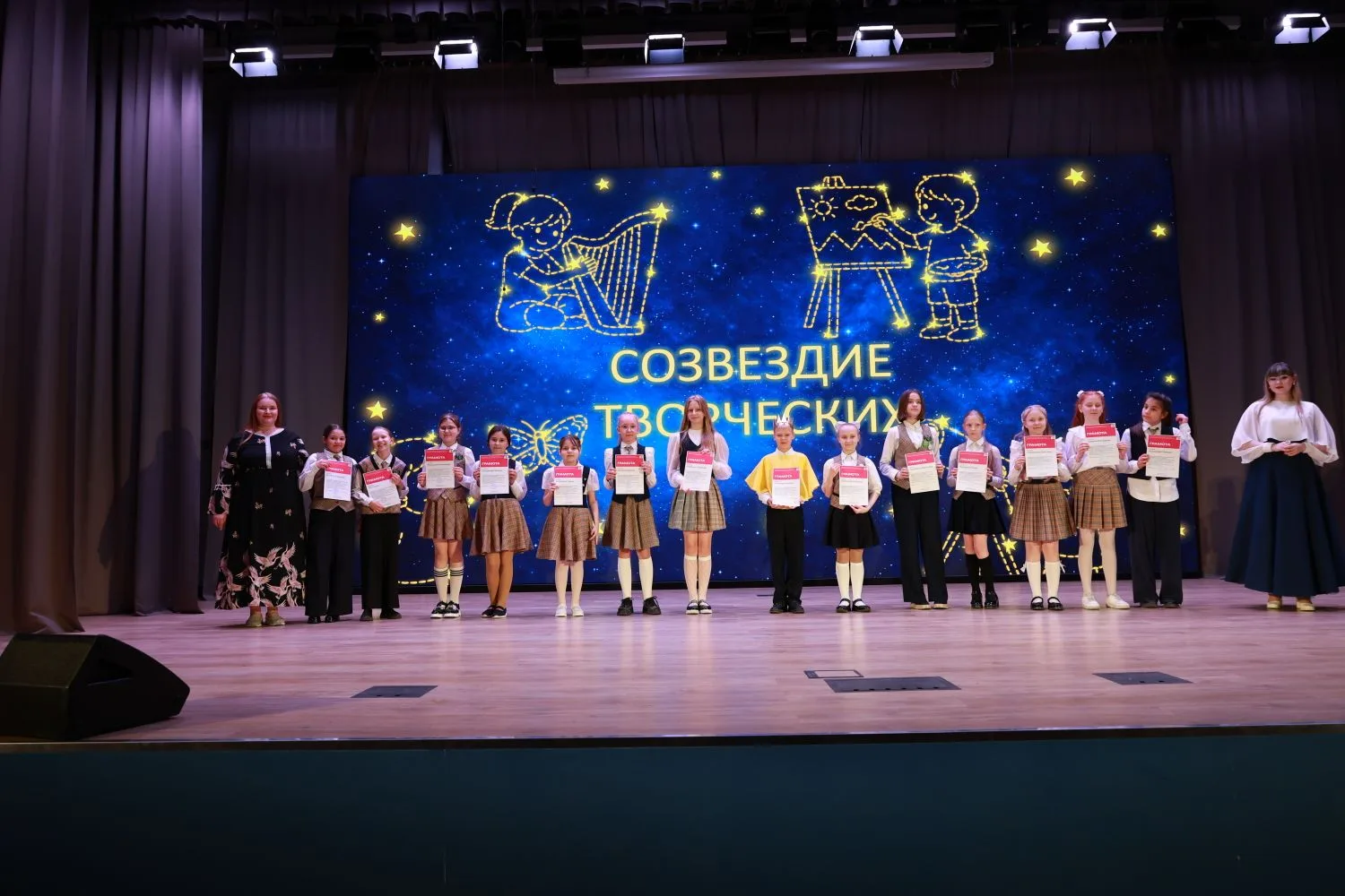 Торжественная линейка «Млечный Путь длинною 4 года»  22 мая состоялось важное событие для наших четв