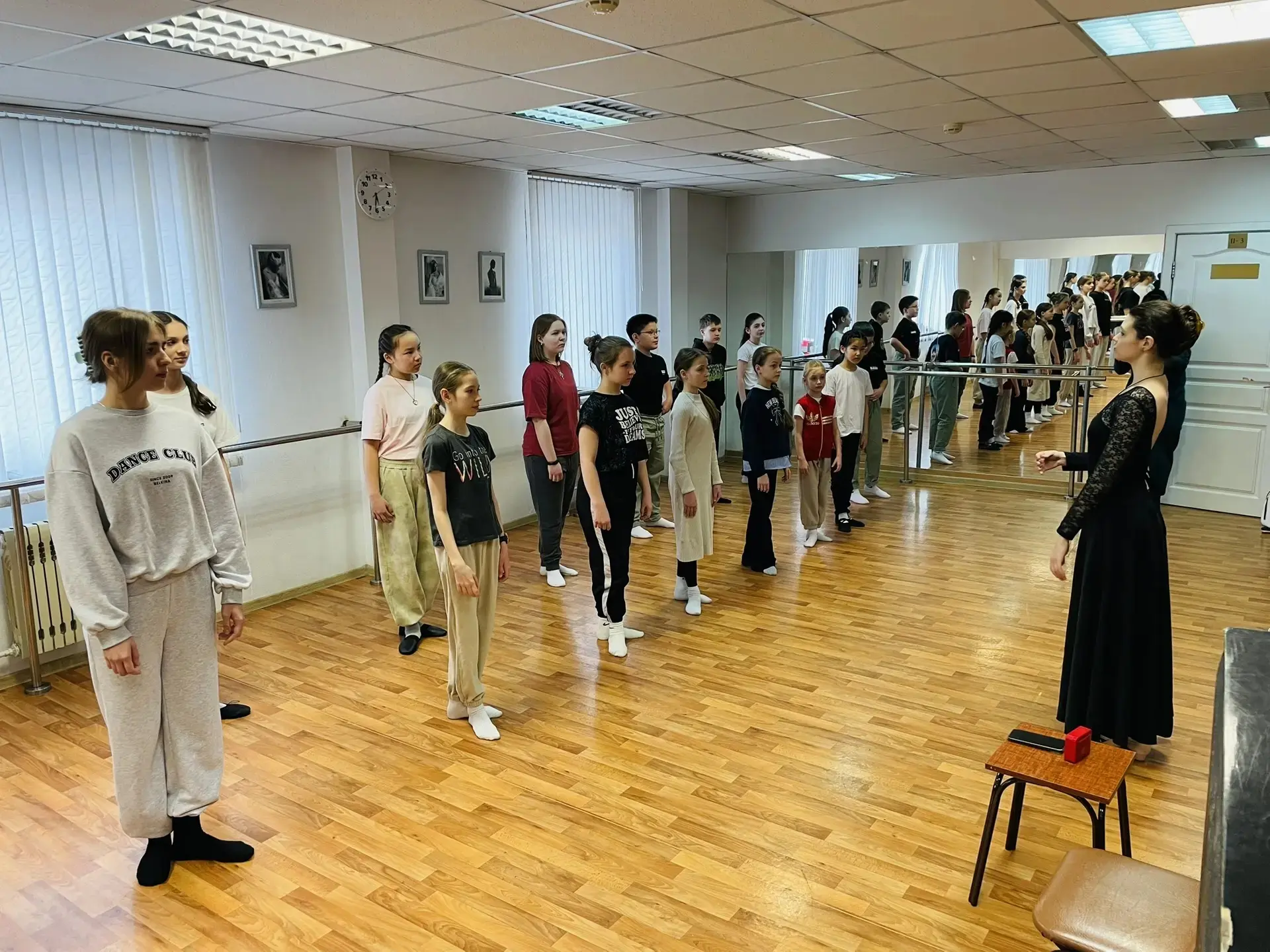 21 марта обучающиеся хорового отдела Арина Дирксен,Алиса Шведова и Адемау Культаева при...