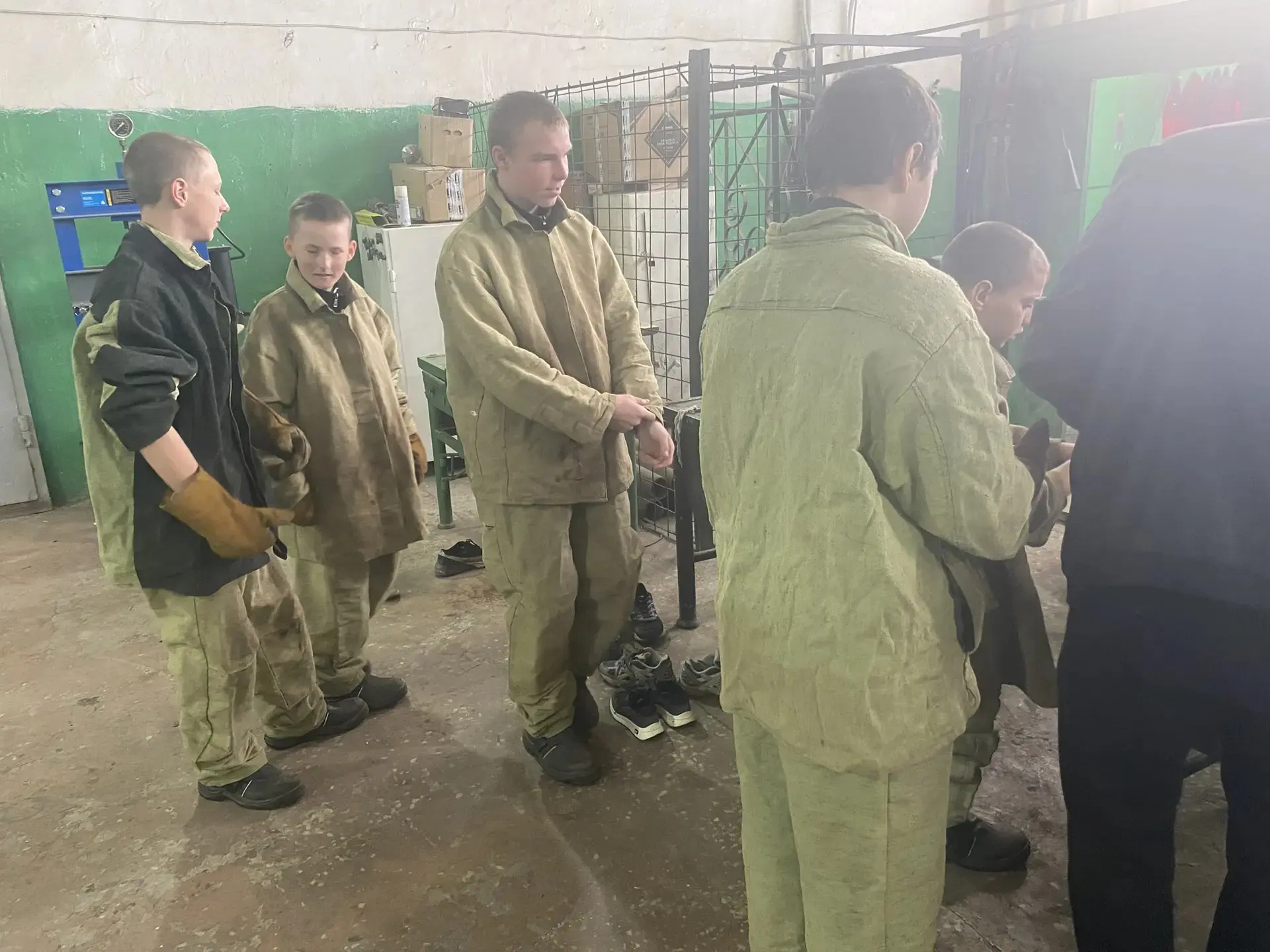 🗓️Сегодня обучающиеся 7‑го класса побывали на «Живом уроке» по сварочному делу — и это...