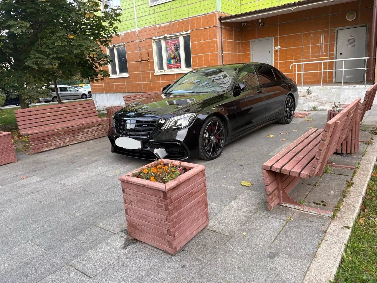 🚗 Соседи, уважаем других. Александр заметил, как на Синявинской, 11к6, припарковался а...