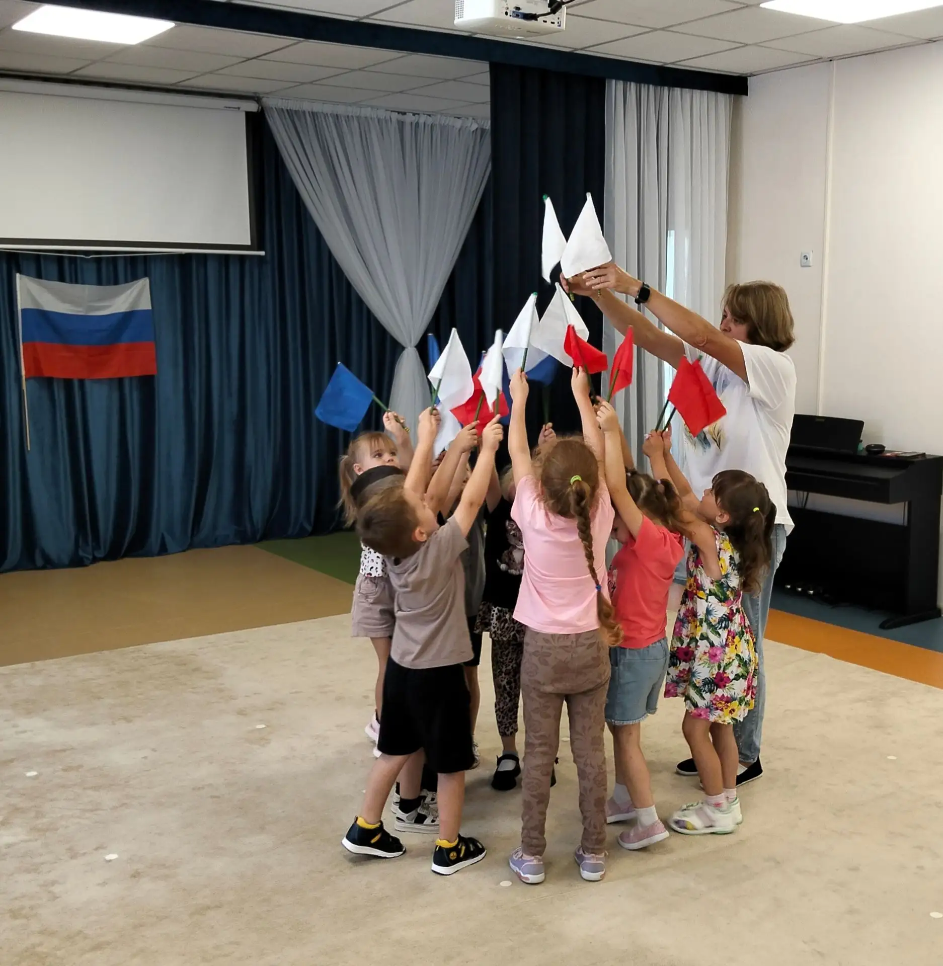 22 августа традиционно в России  празднуется День Государственного флага Российской Фед...