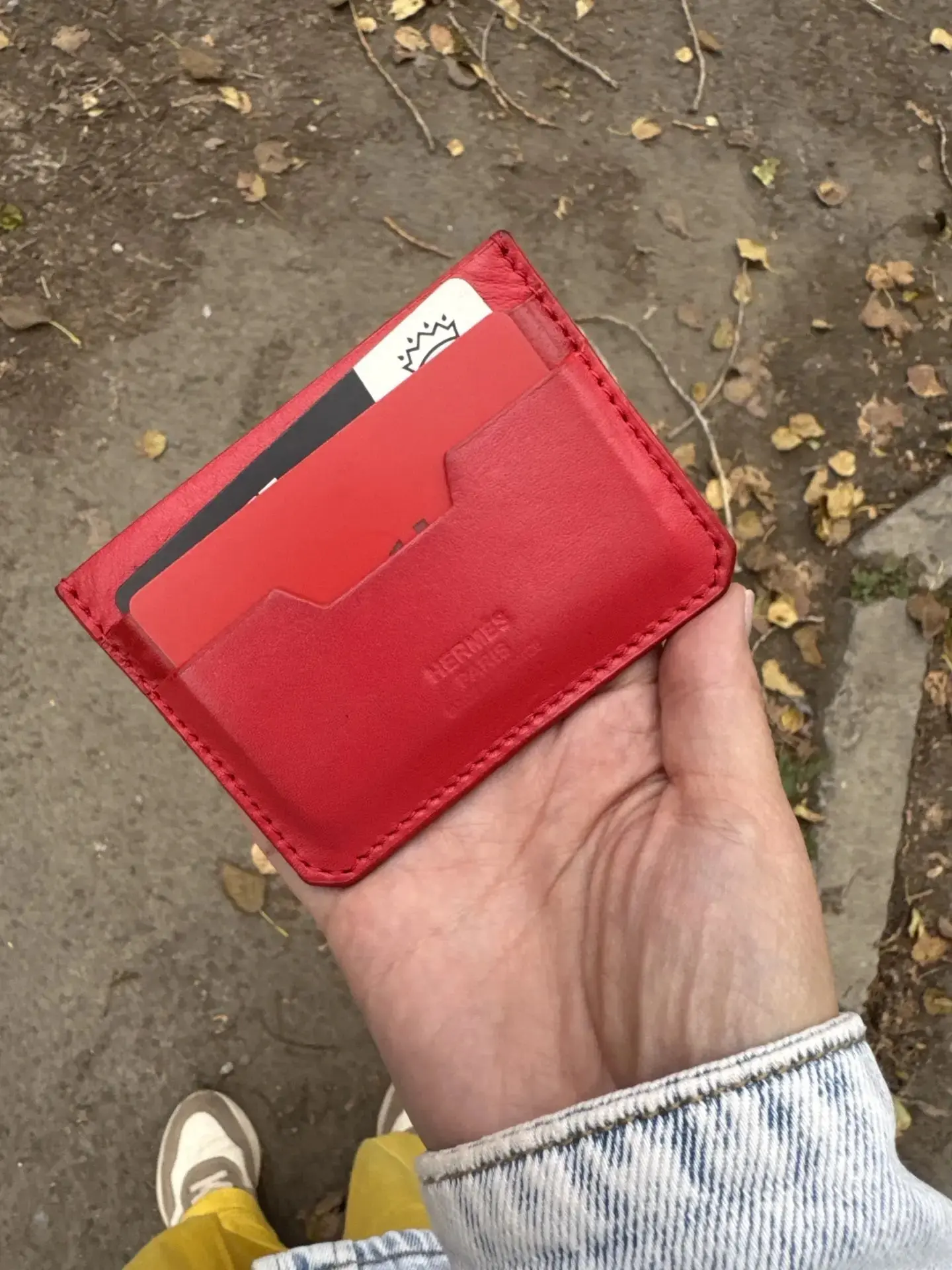 Найден картхолдер возле Восстания 29. Забрать на Победы 17. Тел. 89001997581