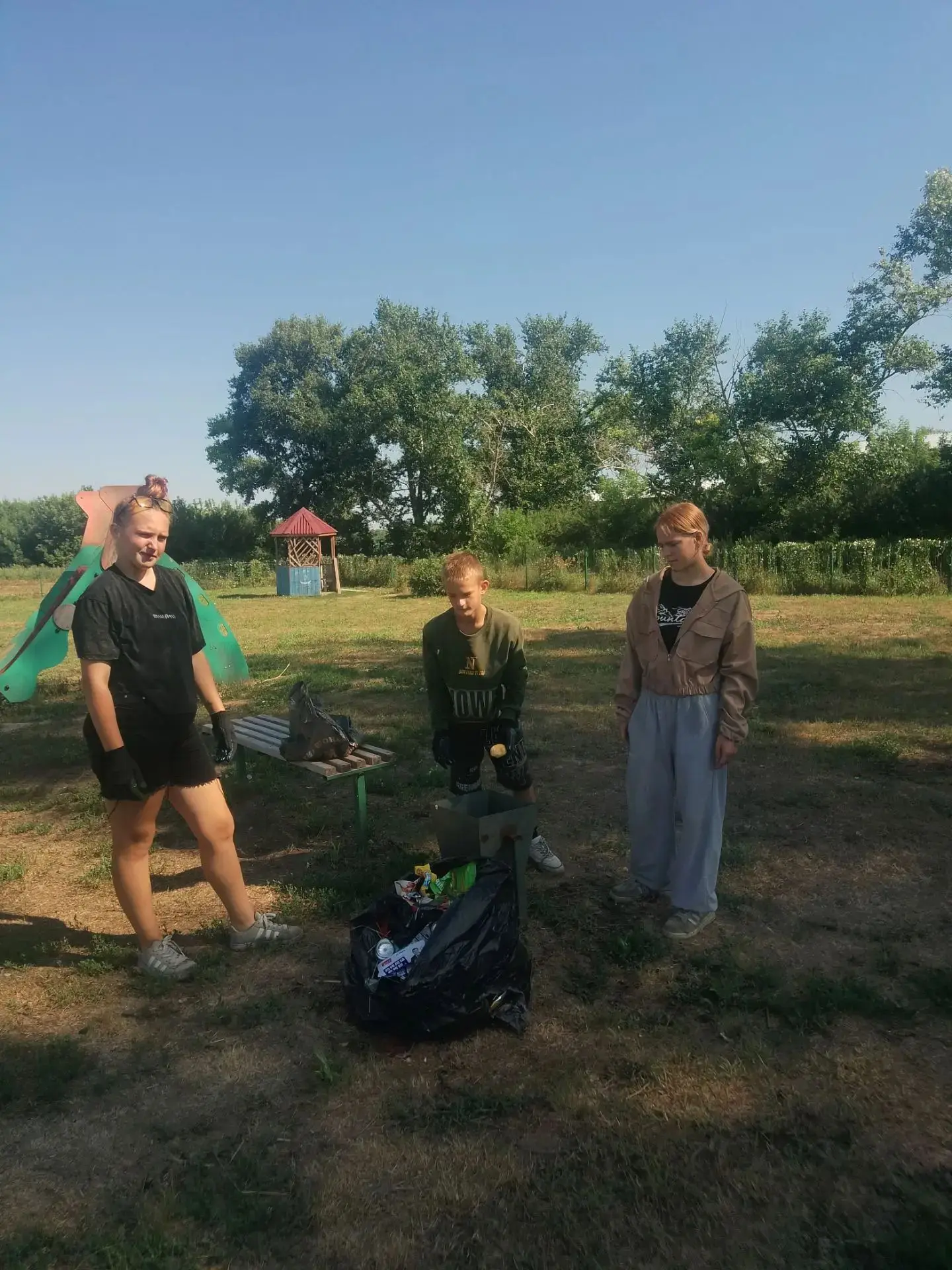 🌟 Чистота начинается с нас! 🌟
Мы провели уборку на детской площадке в с. Новоспасск 🧹🗑️. Собрали