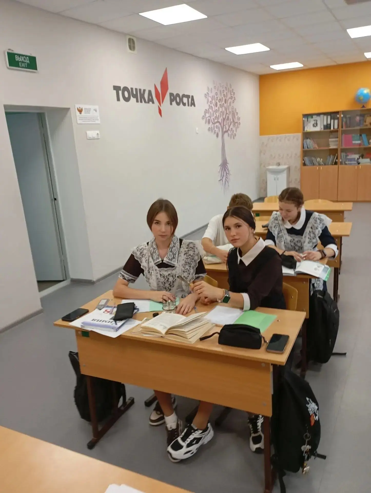 В центре «Точка Роста» состоялся урок химии в восьмом классе, посвящённый практической ...