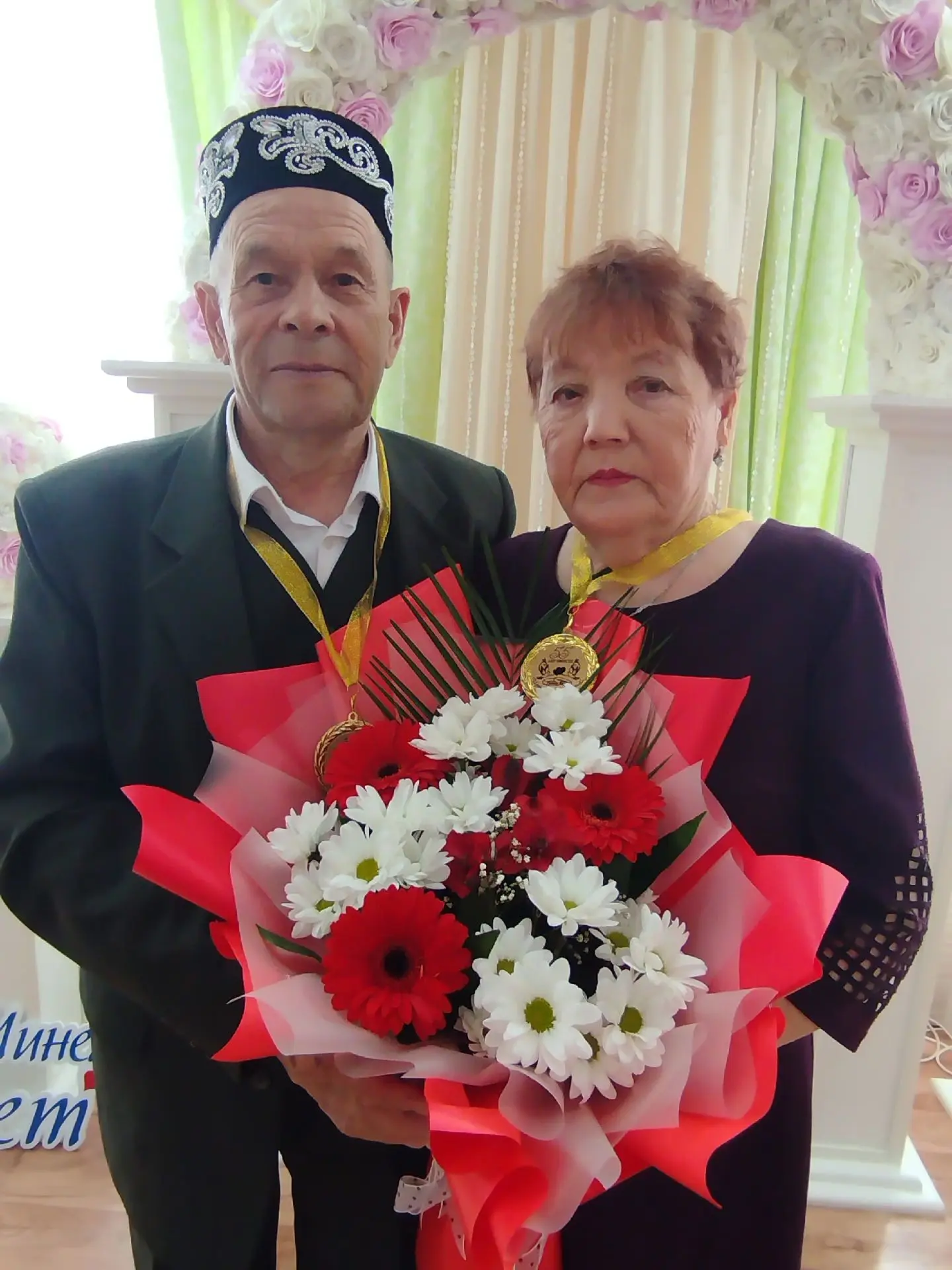 💐В Арске поздравили юбиляров семейной жизни с изумрудной свадьбой💐

💞Пятьдесят пять лет совместно