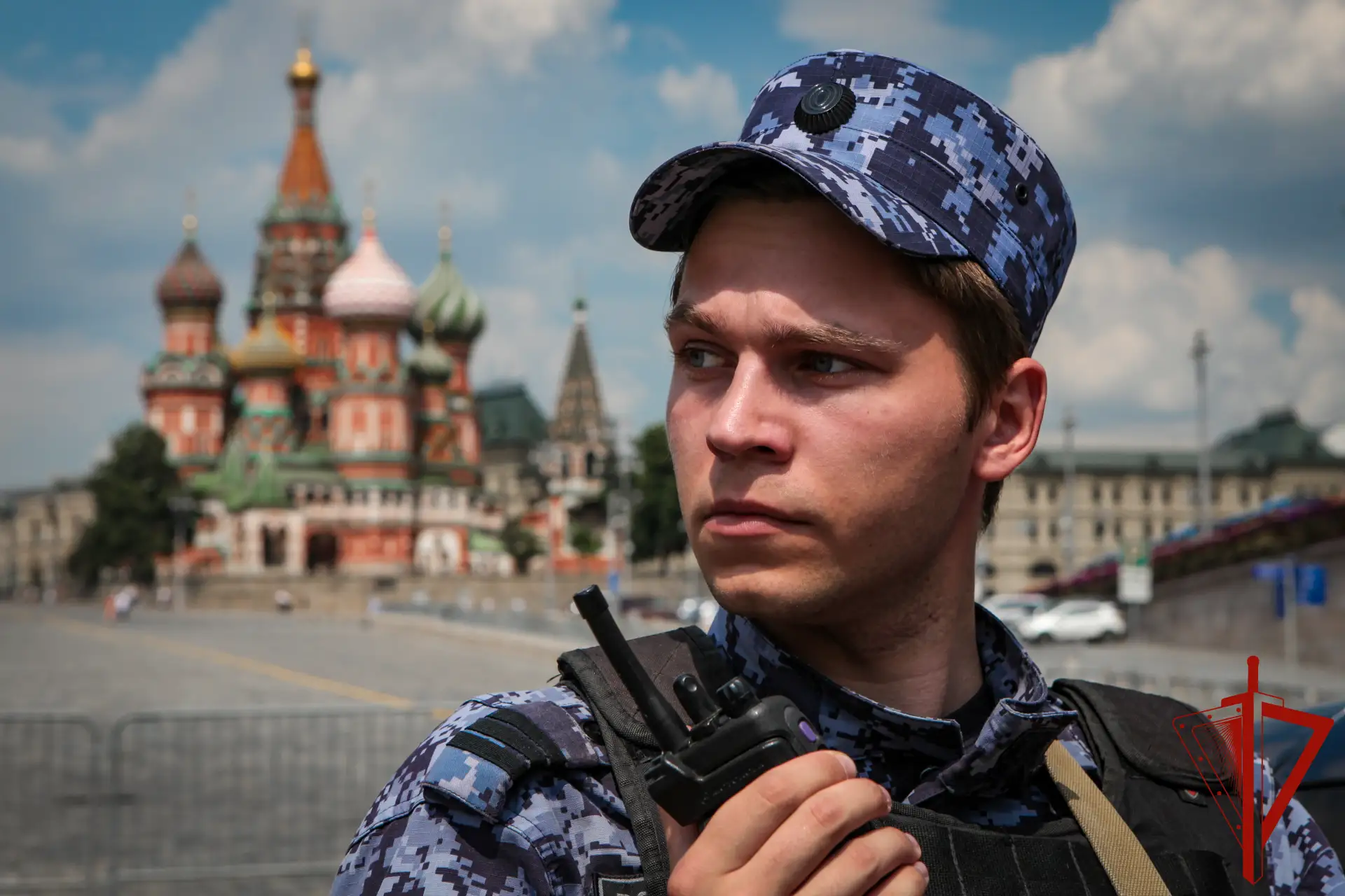 🛡️Ваше спокойствие – наша задача

#ВсегдаНаСтраже

На 📸  сотрудник вневедомственной охраны Главног