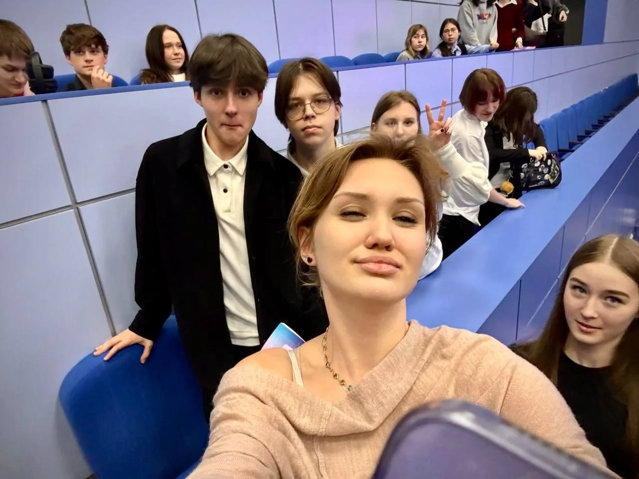 🎓 Наши десятиклассники приняли участие в мероприятии «Посвящение в будущие профессионалы»   Событие 