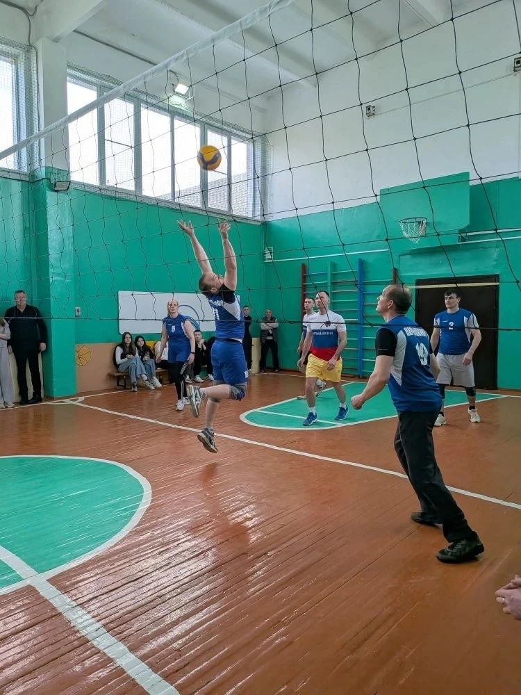 📷 В Нарышкинской школе приняли волейболистов со всего района: турнир оказался зрелищным