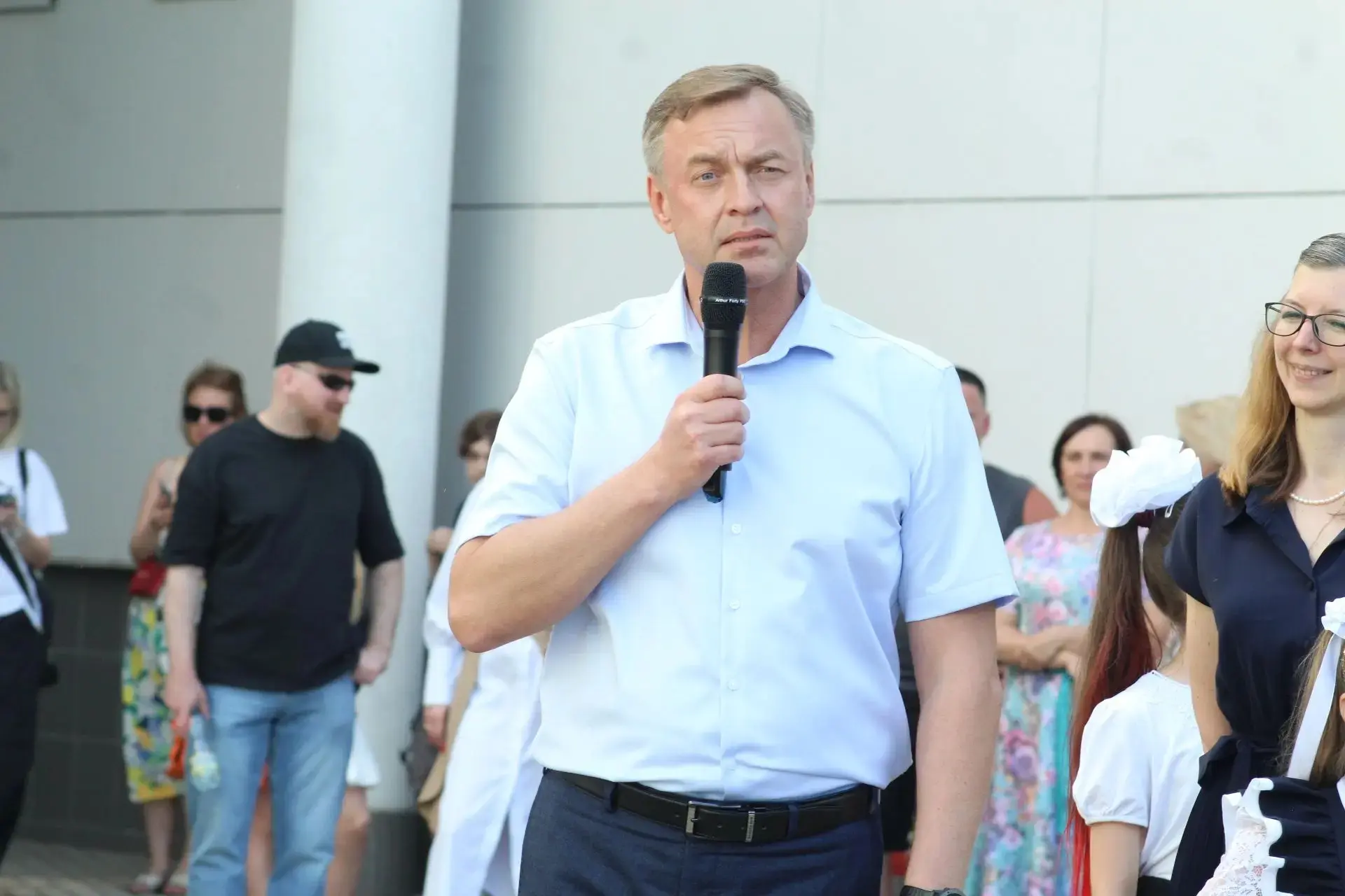 В нашей школе прошёл Последний звонок  💃Торжественная линейка состоялась во дворе школы. Первоклассн