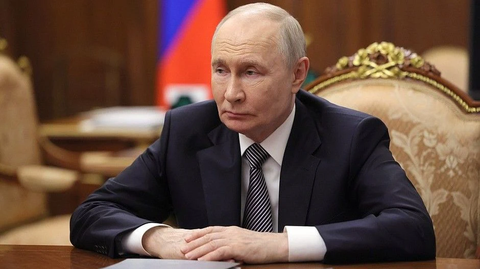 Путин поручил сделать русский язык ядром высшего образования в России