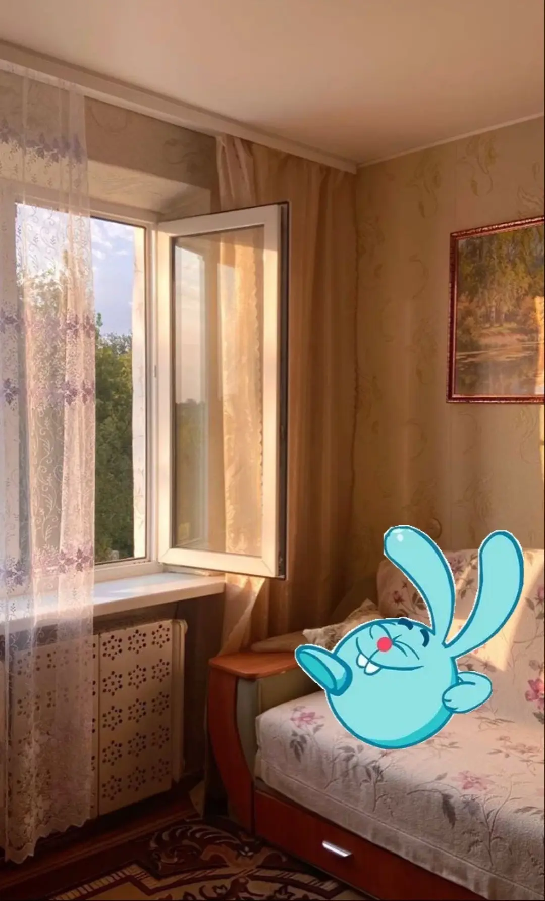 Крош загорает
