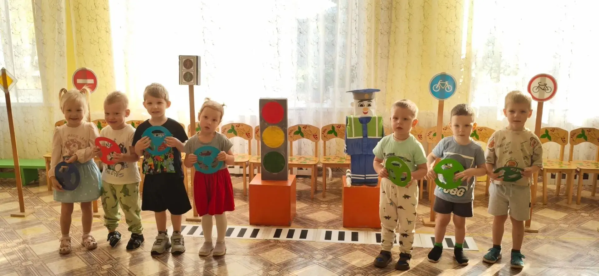 В нашем детском саду прошёл Единый день безопасности дорожного движения — одно из ключе...