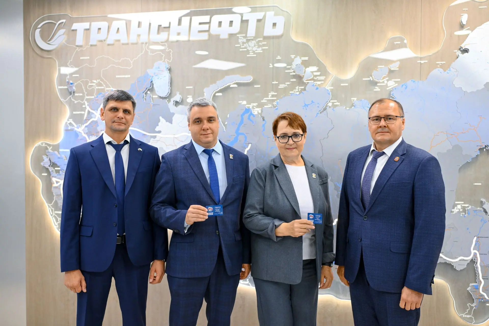 Сотрудники «Транснефть – Западная Сибирь» вступили в ряды партии «Единая Россия»