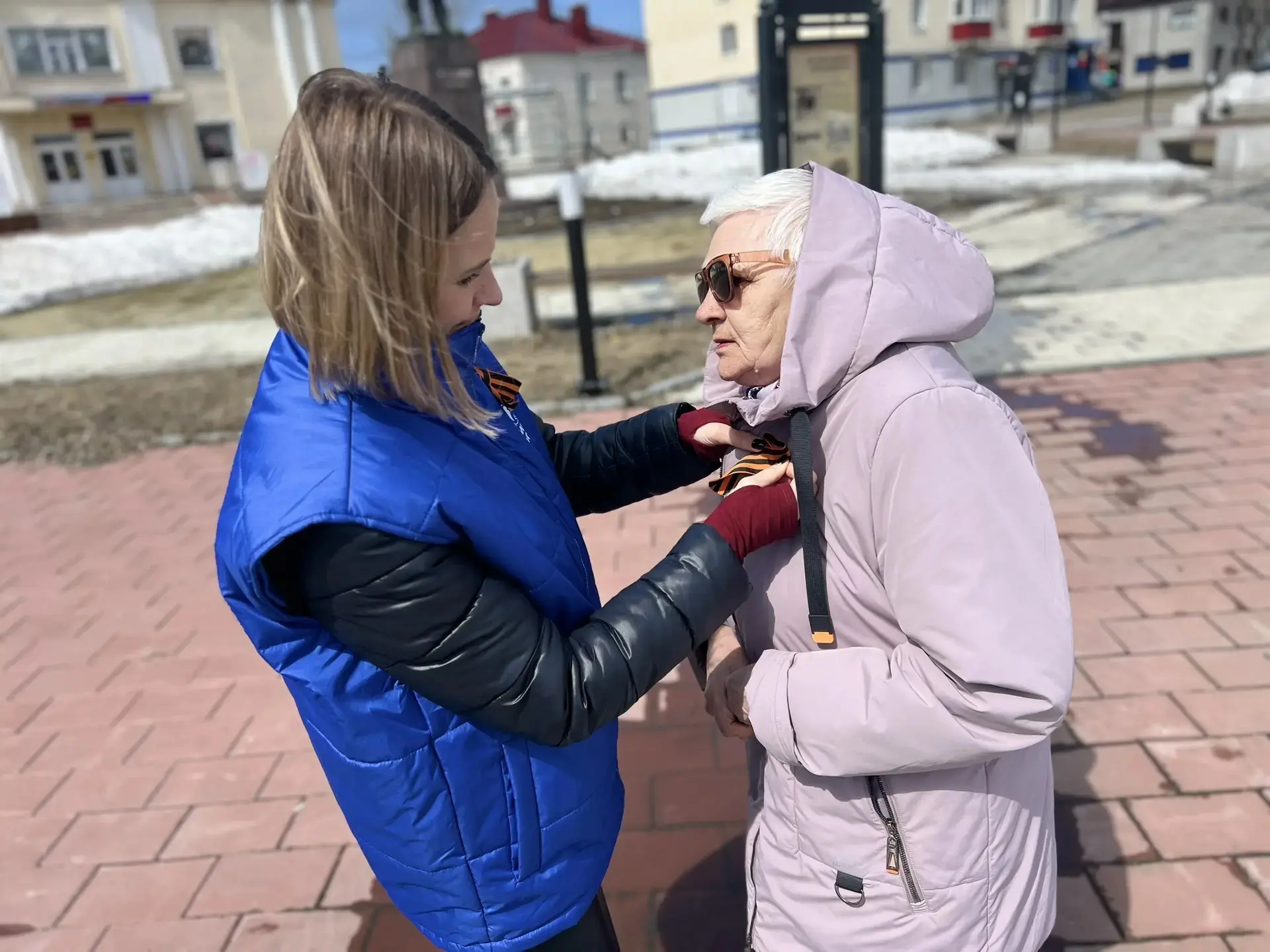 В Александровск-Сахалинском накануне Дня Победы проводится Всероссийская акция «Георгиевская лента» 