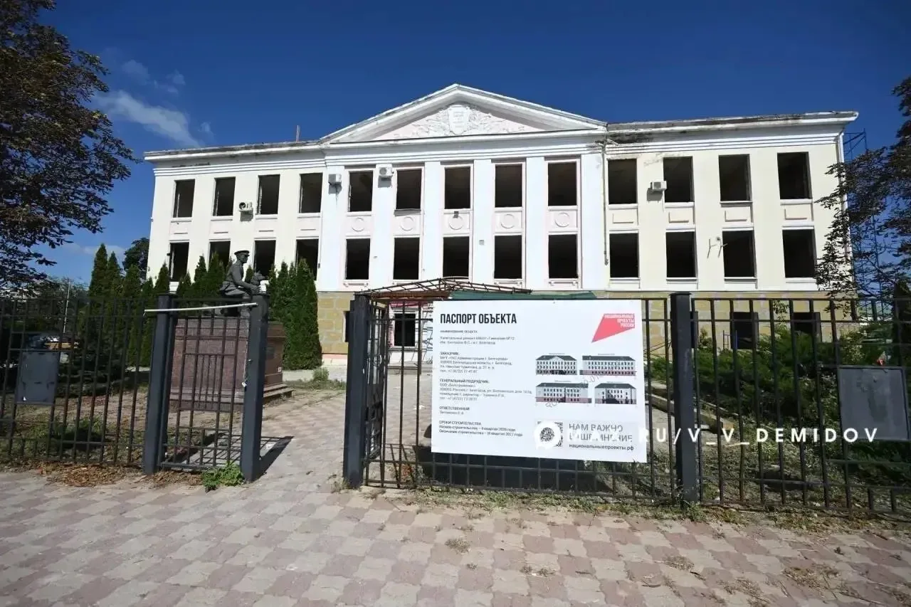 Выехал проверить, как идет капитальный ремонт в гимназии № 12 в Белгороде