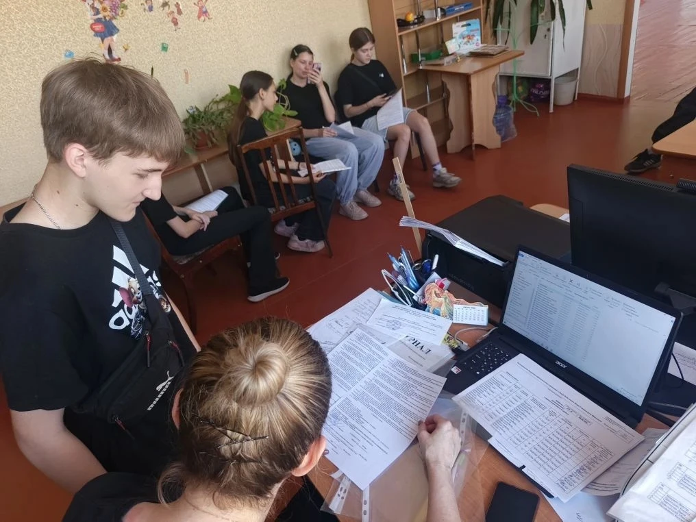Сегодня 08.06.2026 г. в лицее организовано временное трудоустройство несовершеннолетних граждан в во