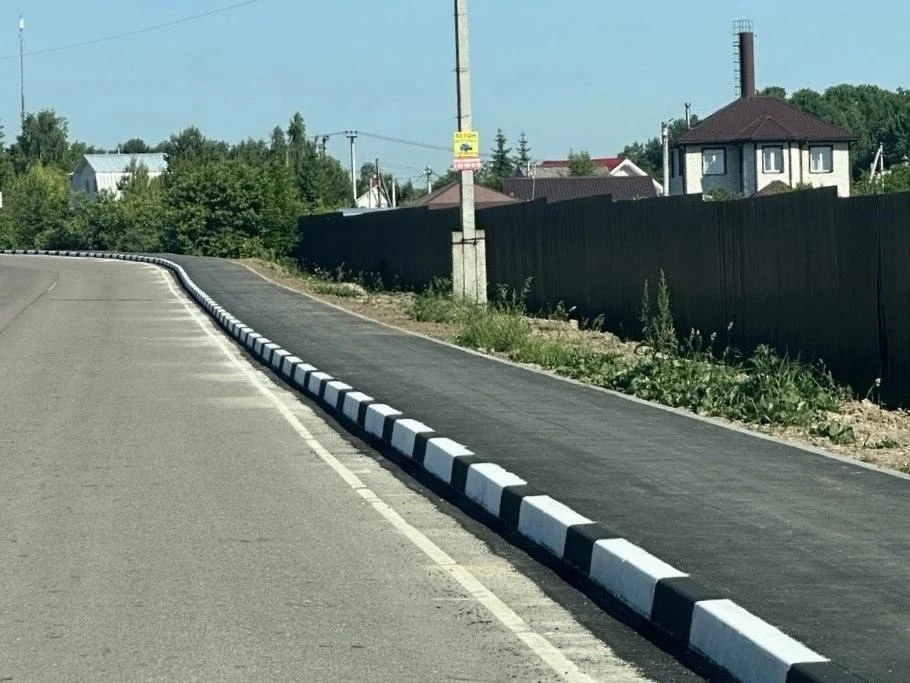 🚜 Новый тротуар построят в этом году в Петрово-Дальнем между автобусными остановками

«Мосавтодор» 