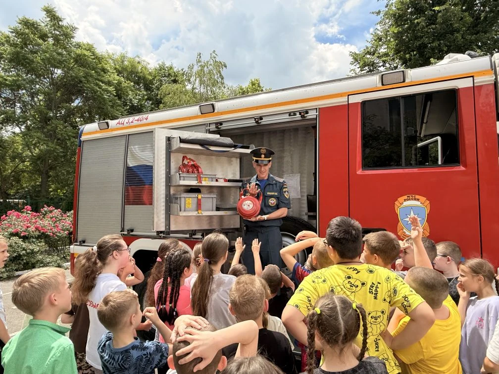 Важные знания от настоящих спасателей! 👩‍🚒

Для  воспитанников лагеря "Мечтатель" сотрудники МЧС п