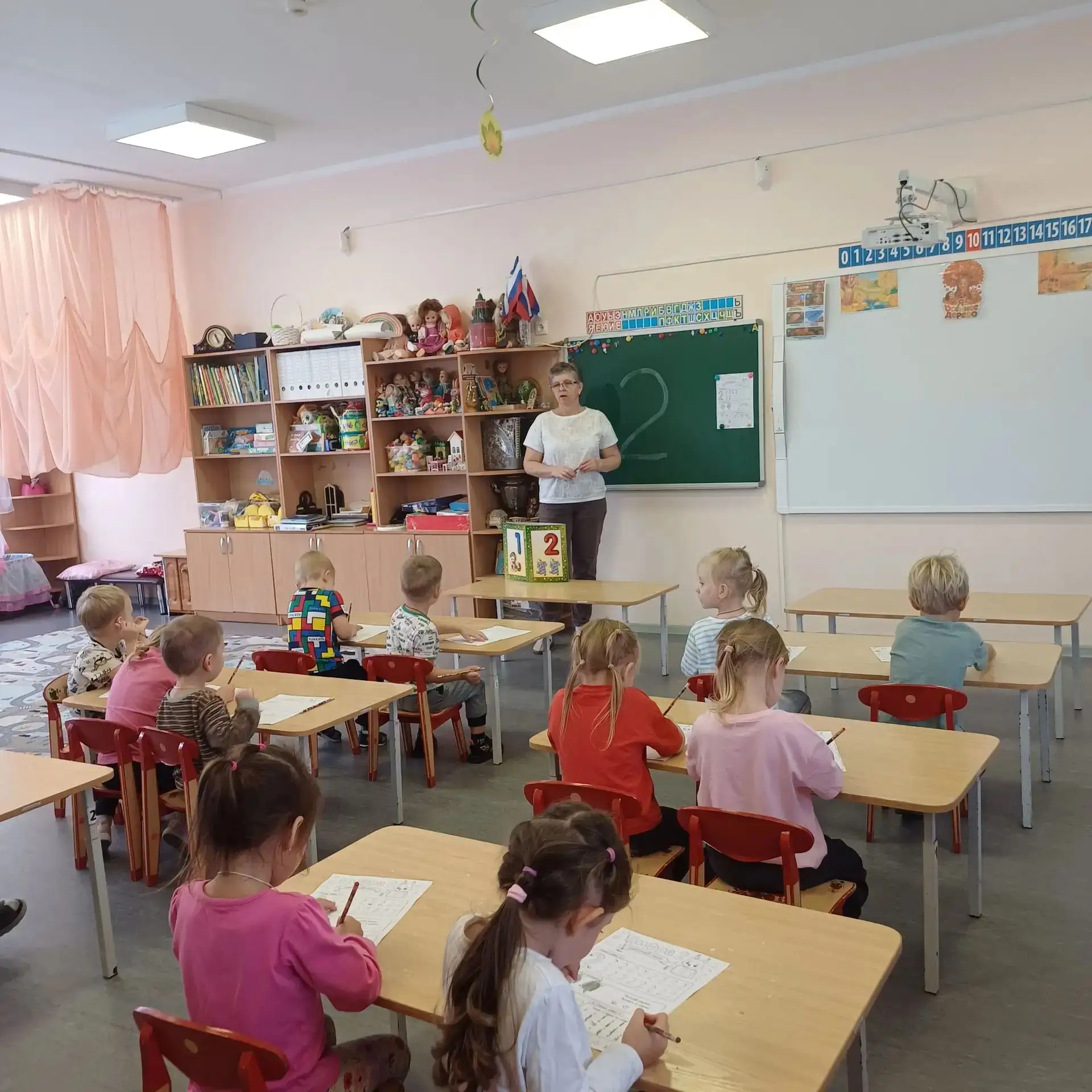 🧮 Математика в группе «Гномики»: знакомимся с числом и цифрой 2!