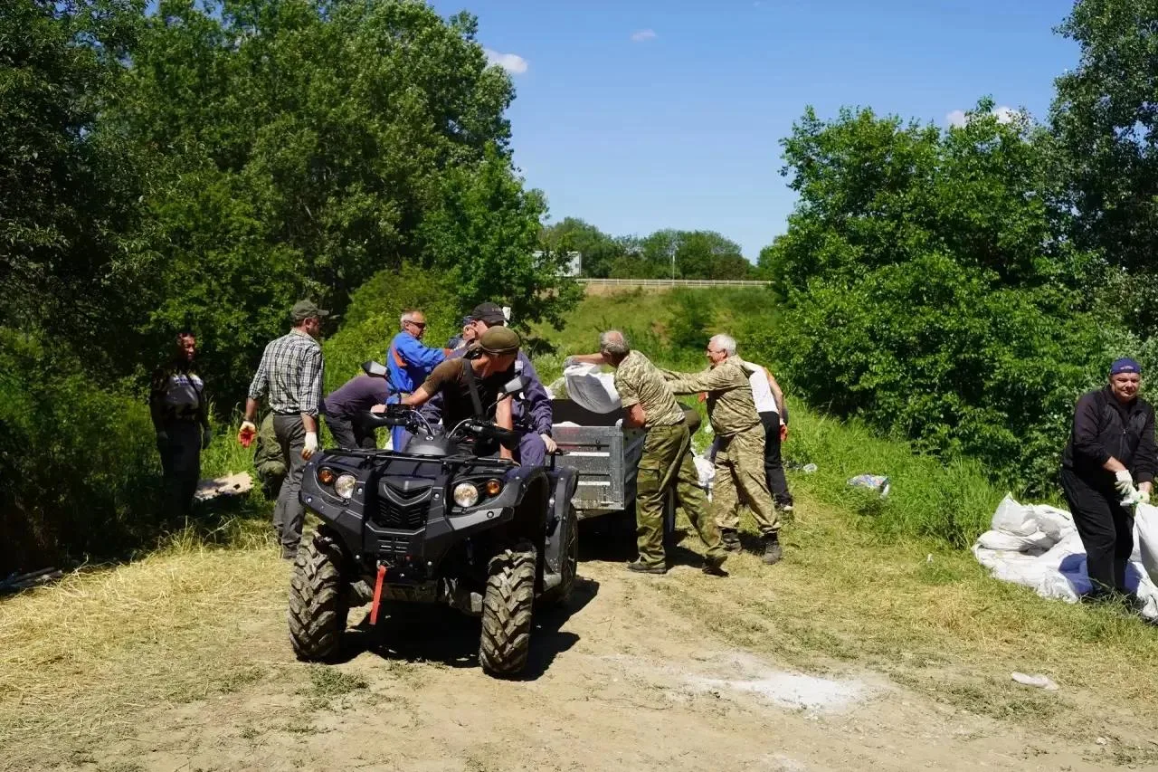 А еще в преддверии праздника говорим спасибо Абинскому электрометаллургическому заводу,...
