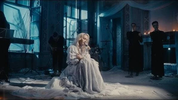 🎵 «Элли на маковом поле» выпустила сингл «Шлиссельбург»

Каждый новый релиз артистки сейчас — на ве
