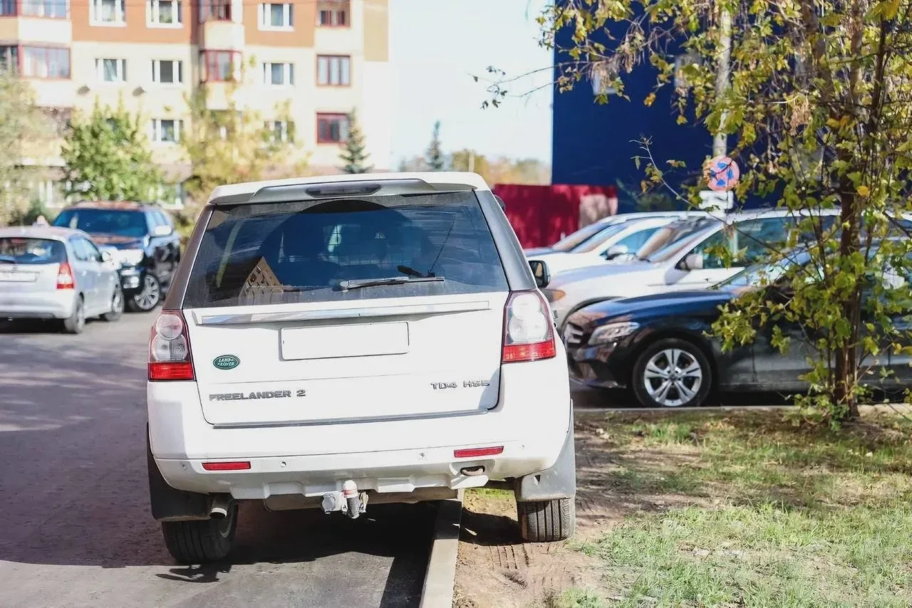 🚗 Свыше 1,5 тыс. водителей оштрафовали за дворовые парковки
