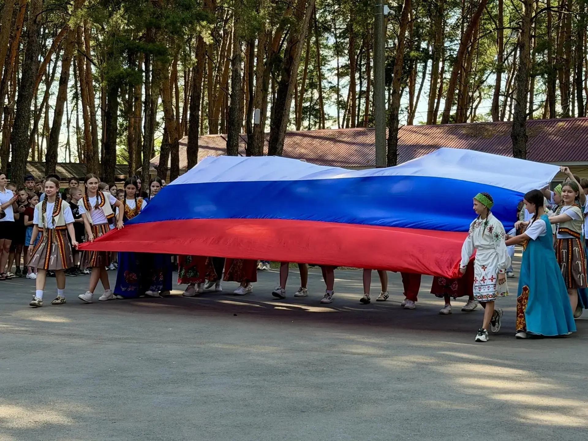 Лето в детском лагере «Колос» прошло ярко! В живописном уголке нашего района отдохнули ...