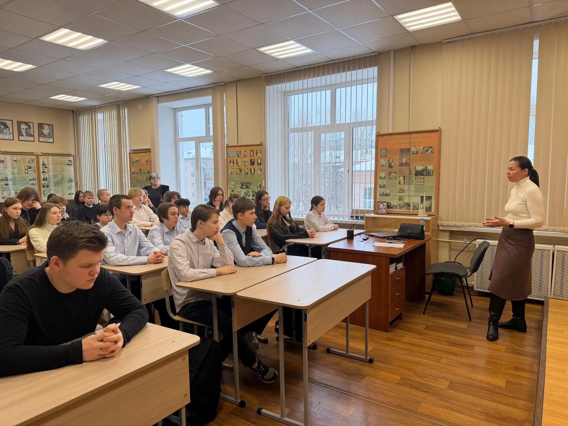 👩‍⚖️02 марта прошла важная беседа для старшеклассников на тему «Финансовые махинации и их последстви